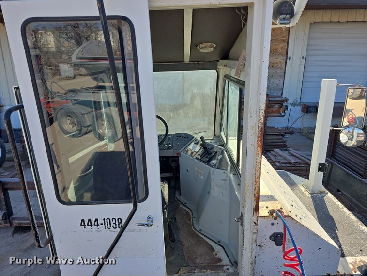 image for item EH8811 2011 Cargotec Solutions LLC 4x2 yard truck