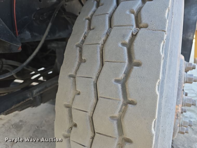 image for item EH8811 2011 Cargotec Solutions LLC 4x2 yard truck