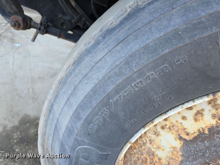 image for item EH8811 2011 Cargotec Solutions LLC 4x2 yard truck