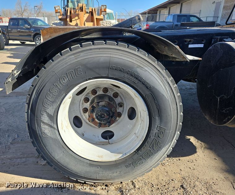 image for item EH8811 2011 Cargotec Solutions LLC 4x2 yard truck