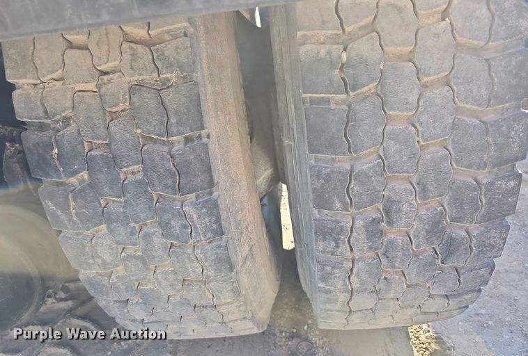 image for item EH8811 2011 Cargotec Solutions LLC 4x2 yard truck