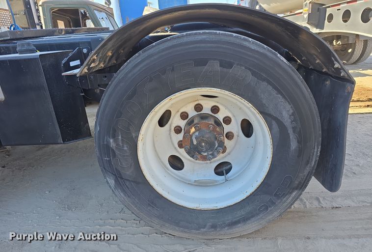 image for item EH8811 2011 Cargotec Solutions LLC 4x2 yard truck