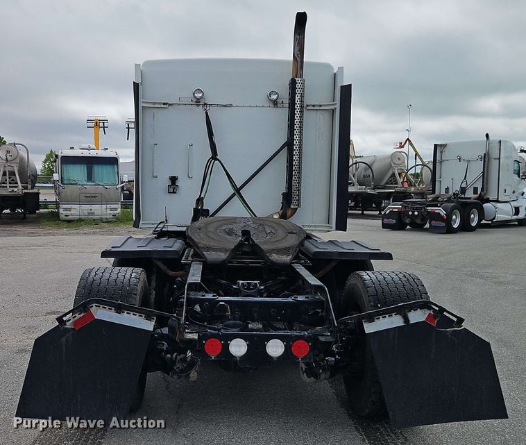 image for item EJ0008 2014 Kenworth T660 semi truck