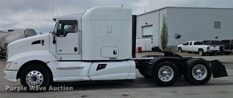 image for item EJ0008 2014 Kenworth T660 semi truck