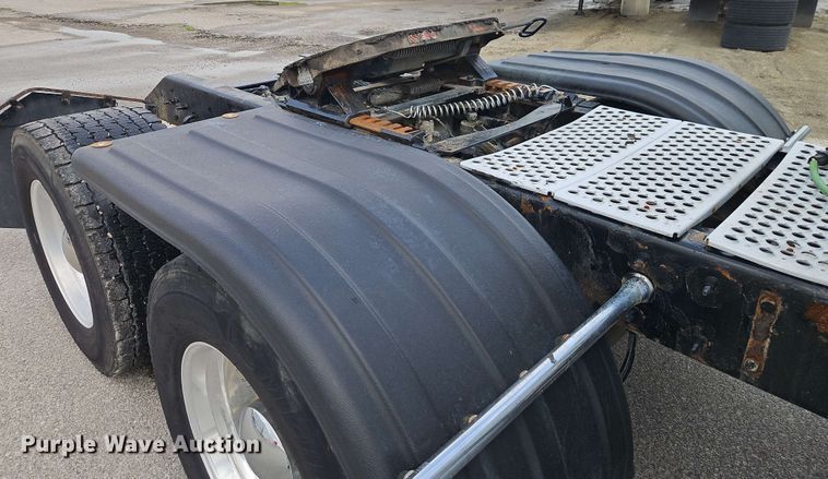 image for item EJ0008 2014 Kenworth T660 semi truck