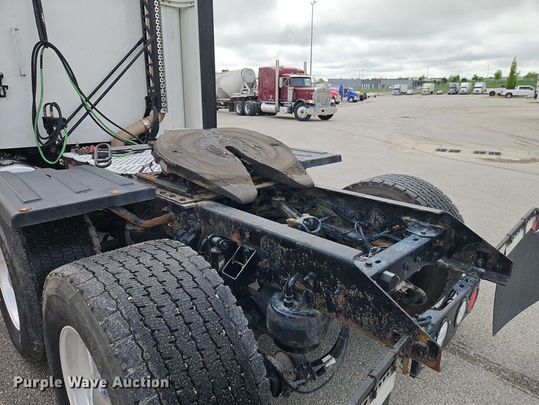 image for item EJ0008 2014 Kenworth T660 semi truck