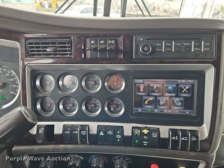 image for item EJ0008 2014 Kenworth T660 semi truck