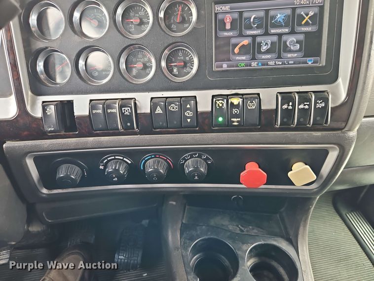 image for item EJ0008 2014 Kenworth T660 semi truck