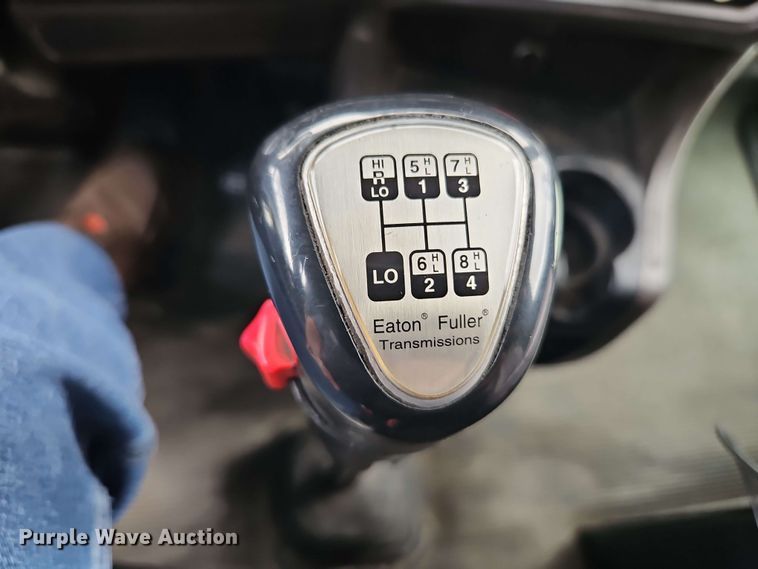 image for item EJ0008 2014 Kenworth T660 semi truck