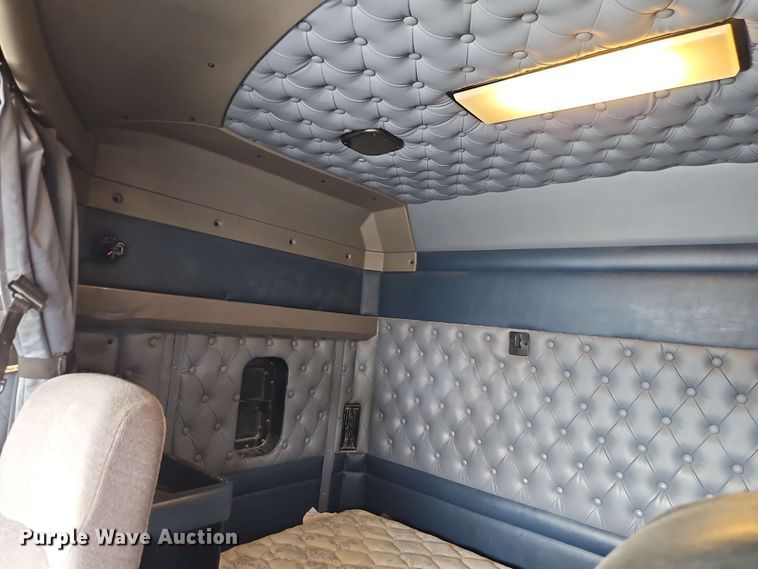 image for item EJ0008 2014 Kenworth T660 semi truck