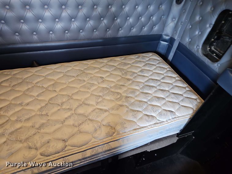 image for item EJ0008 2014 Kenworth T660 semi truck