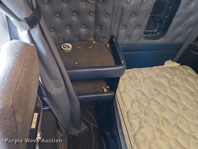 image for item EJ0008 2014 Kenworth T660 semi truck