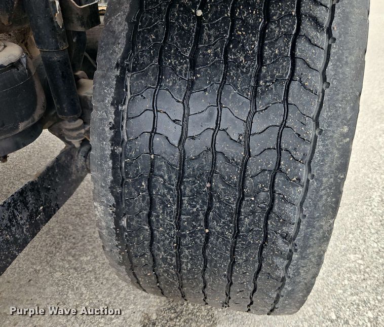 image for item EJ0008 2014 Kenworth T660 semi truck