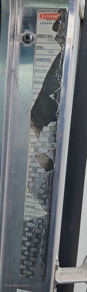 image for item EJ0008 2014 Kenworth T660 semi truck