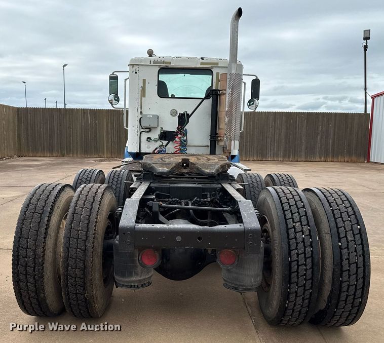 image for item EJ4627 2007 International 9400i semi truck