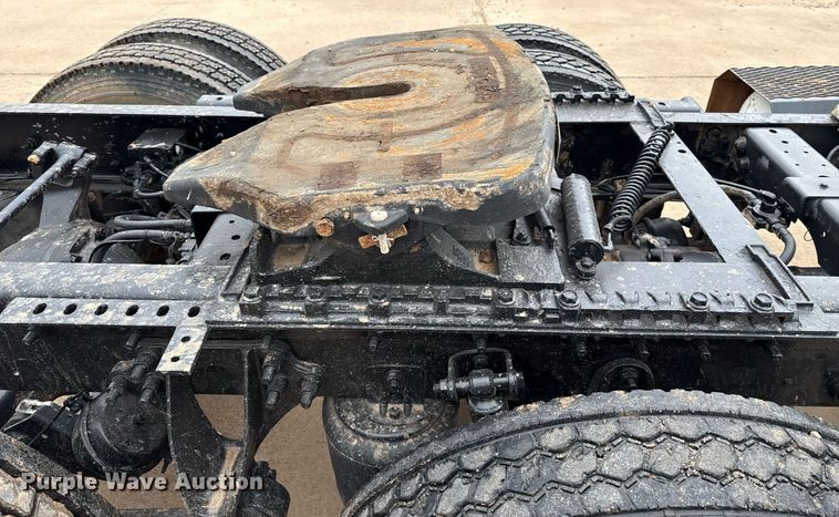 image for item EJ4627 2007 International 9400i semi truck