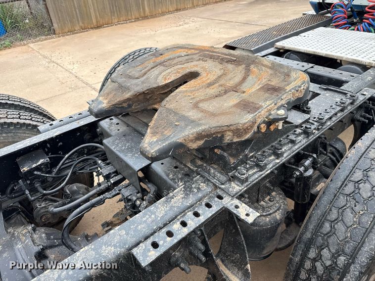 image for item EJ4627 2007 International 9400i semi truck