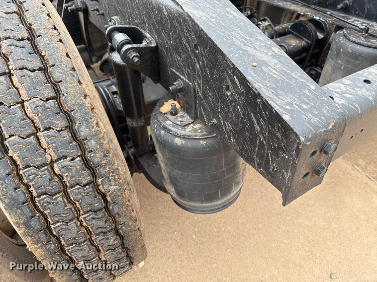 image for item EJ4627 2007 International 9400i semi truck