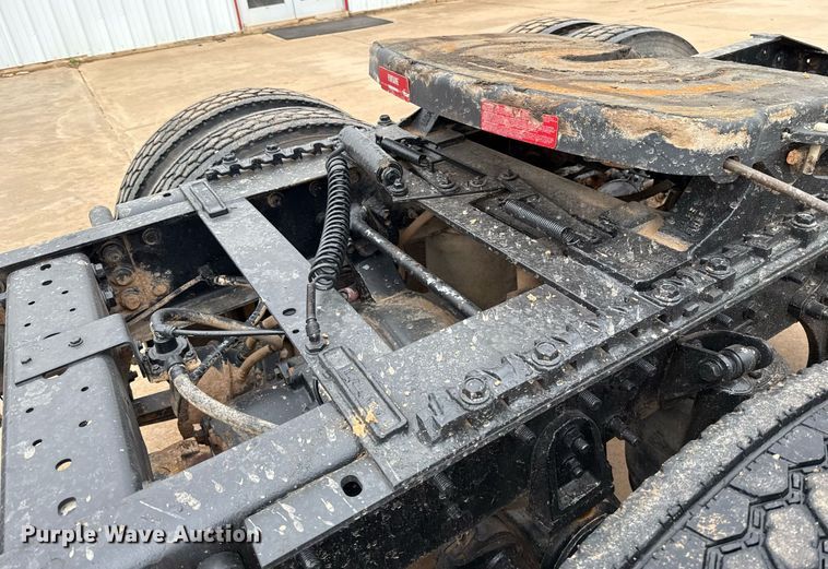 image for item EJ4627 2007 International 9400i semi truck