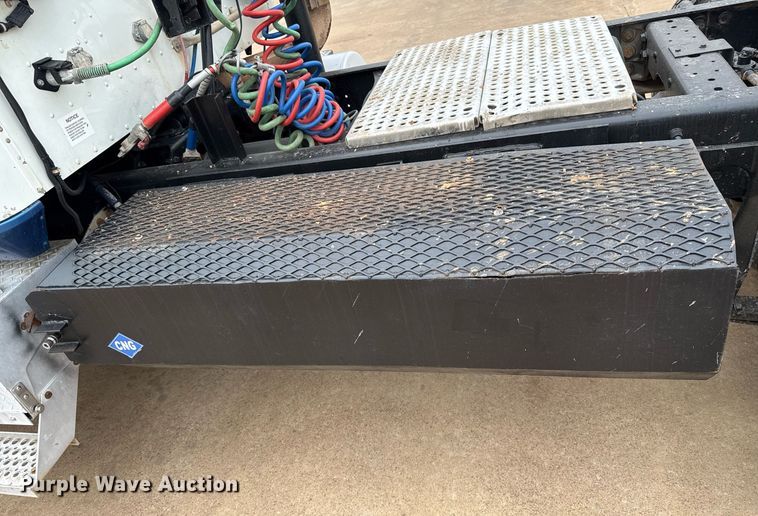 image for item EJ4627 2007 International 9400i semi truck