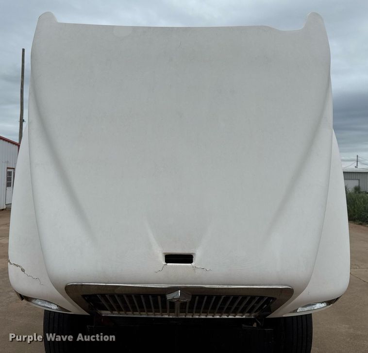 image for item EJ4627 2007 International 9400i semi truck