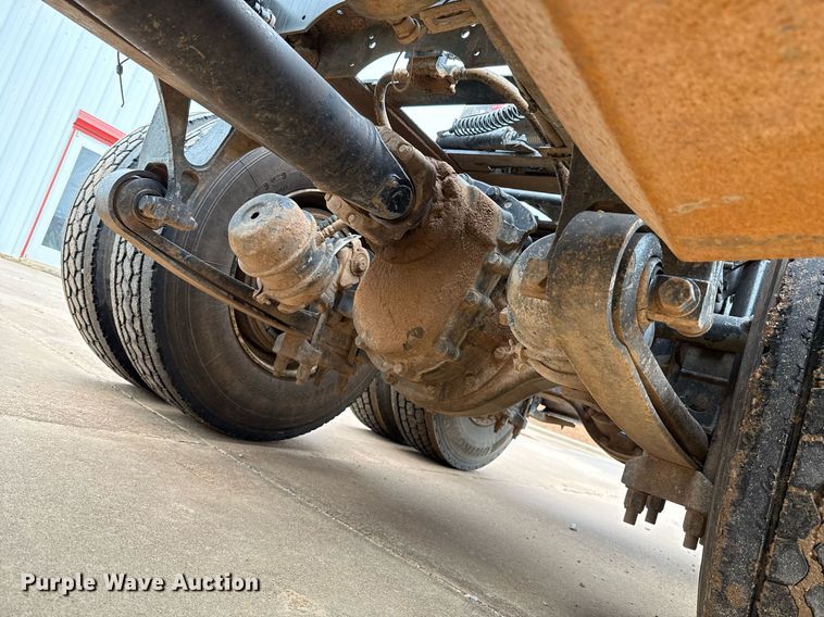 image for item EJ4627 2007 International 9400i semi truck