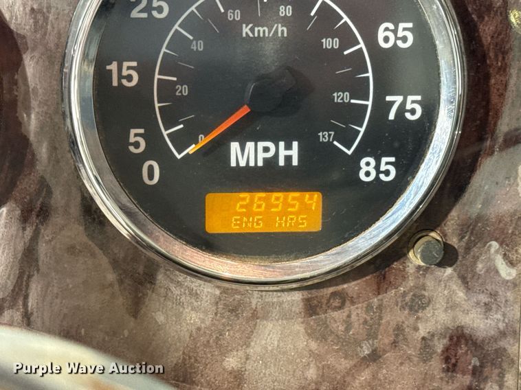 image for item EJ4627 2007 International 9400i semi truck