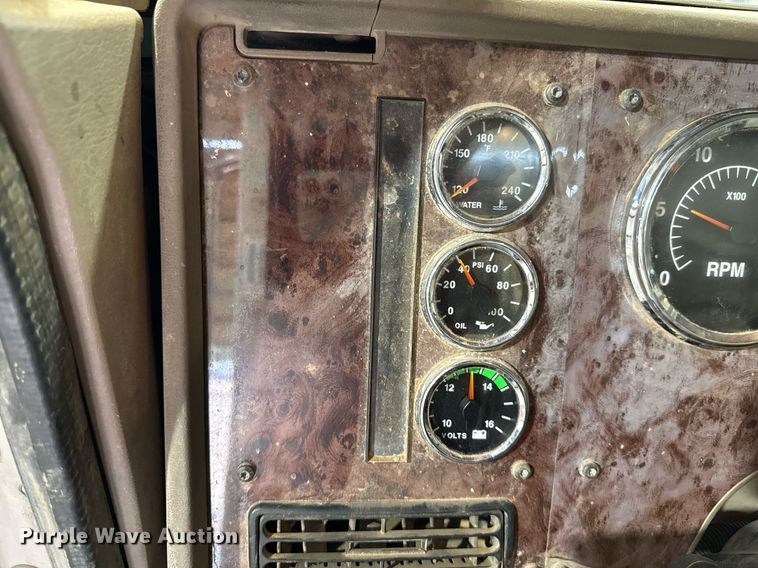 image for item EJ4627 2007 International 9400i semi truck