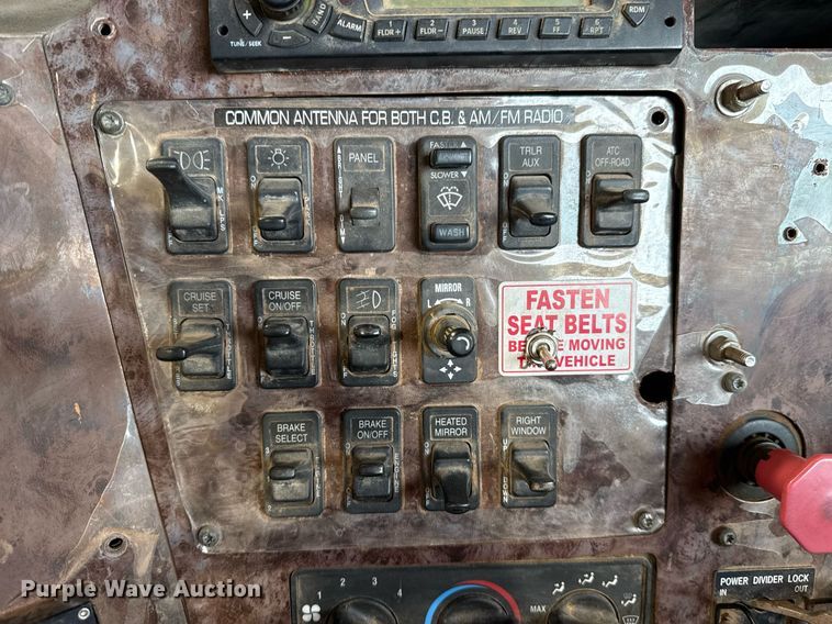 image for item EJ4627 2007 International 9400i semi truck