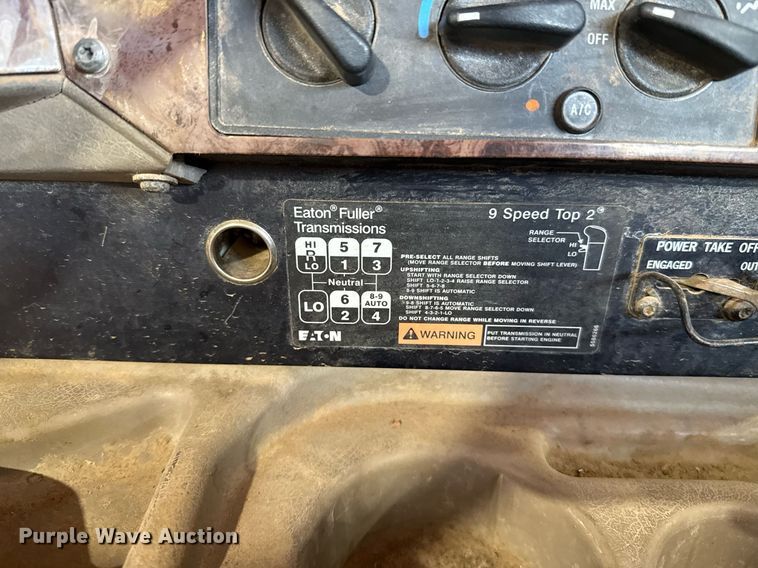 image for item EJ4627 2007 International 9400i semi truck