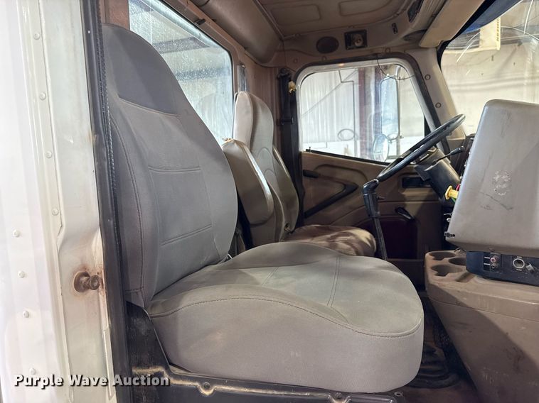 image for item EJ4627 2007 International 9400i semi truck