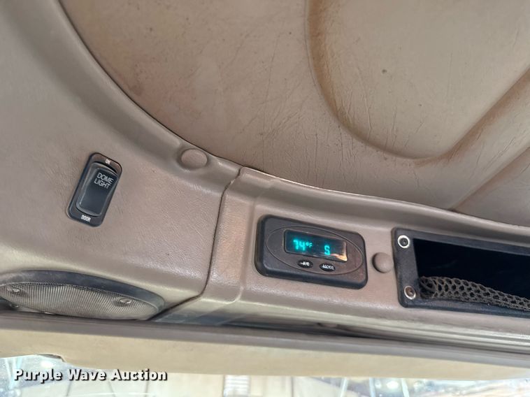 image for item EJ4627 2007 International 9400i semi truck