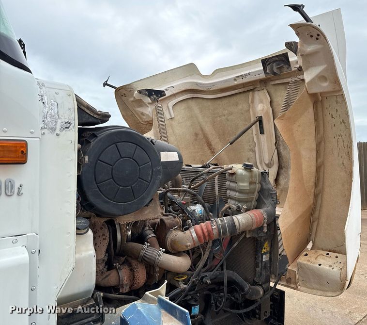 image for item EJ4627 2007 International 9400i semi truck