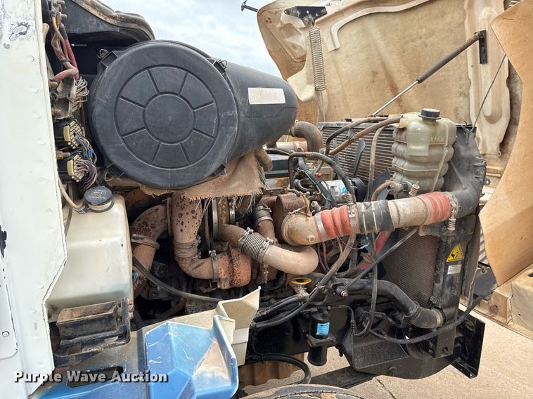 image for item EJ4627 2007 International 9400i semi truck