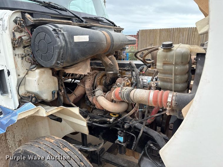 image for item EJ4627 2007 International 9400i semi truck