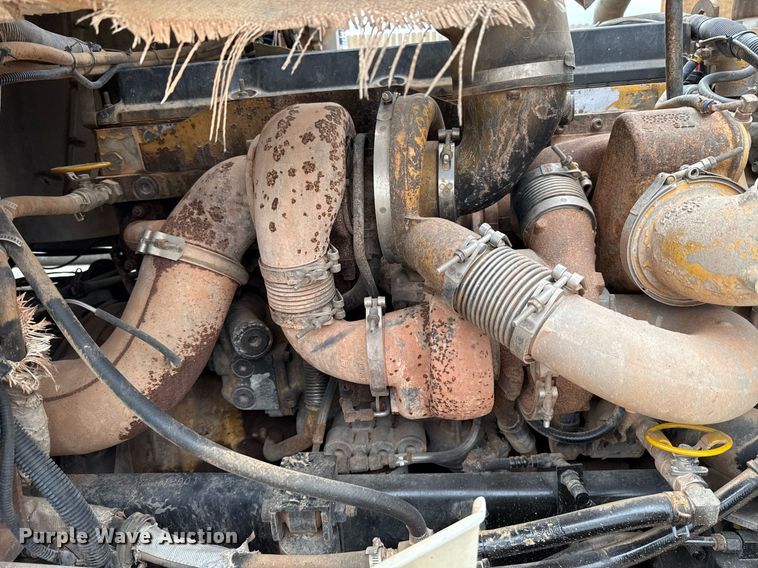 image for item EJ4627 2007 International 9400i semi truck