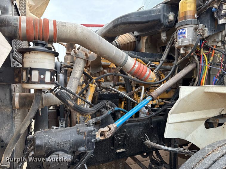 image for item EJ4627 2007 International 9400i semi truck