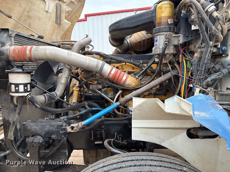 image for item EJ4627 2007 International 9400i semi truck