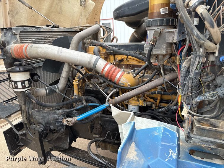 image for item EJ4627 2007 International 9400i semi truck