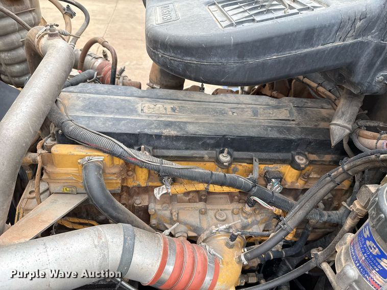 image for item EJ4627 2007 International 9400i semi truck