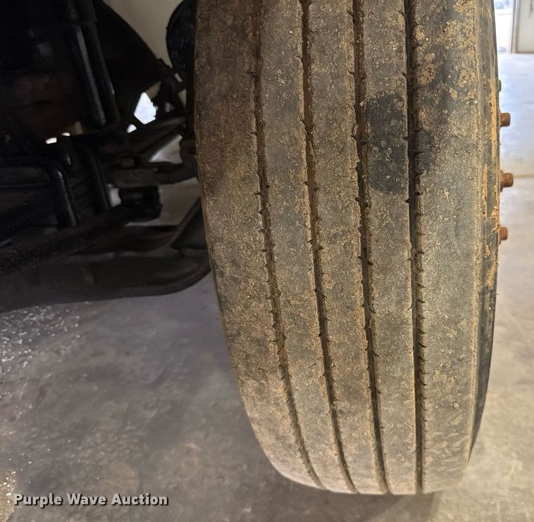 image for item EJ4627 2007 International 9400i semi truck