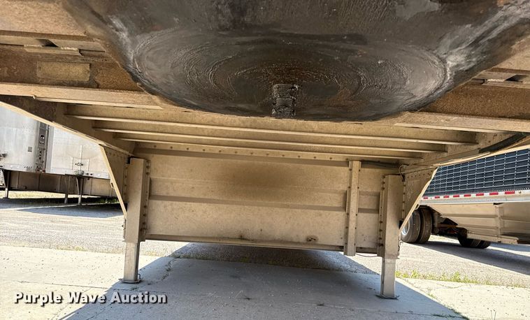 image for item EJ4688 2005 Merritt  livestock trailer