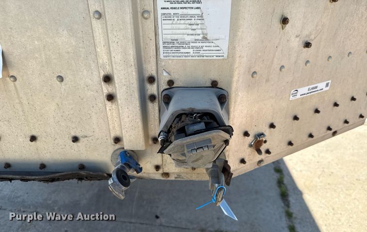 image for item EJ4688 2005 Merritt  livestock trailer