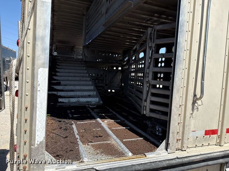 image for item EJ4688 2005 Merritt  livestock trailer