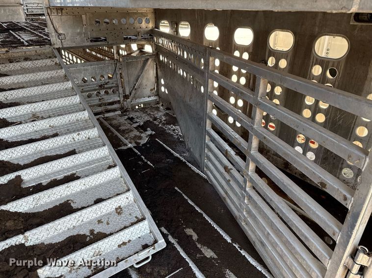 image for item EJ4688 2005 Merritt  livestock trailer