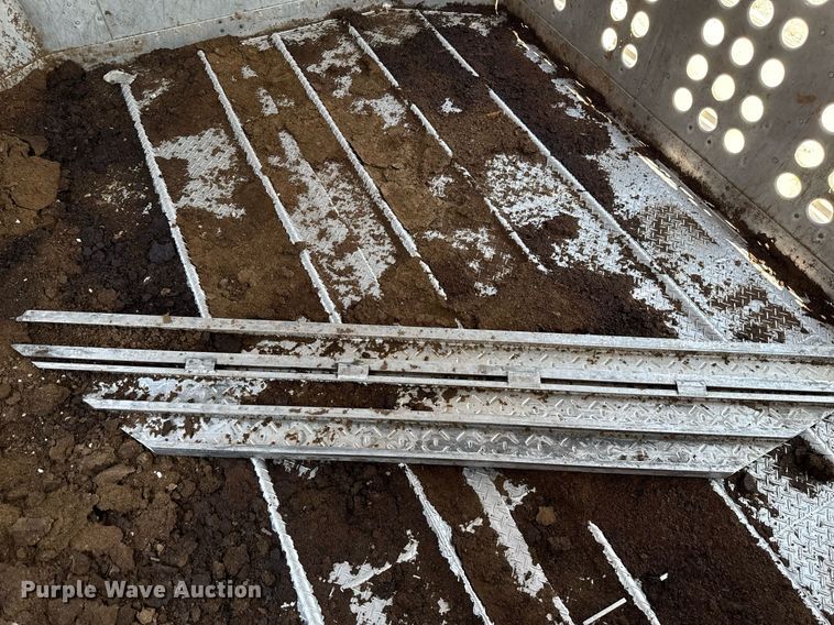 image for item EJ4688 2005 Merritt  livestock trailer