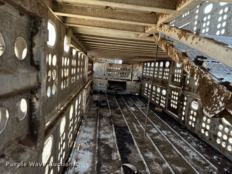 image for item EJ4688 2005 Merritt  livestock trailer