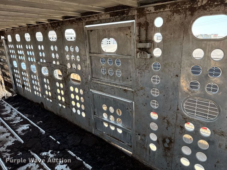 image for item EJ4688 2005 Merritt  livestock trailer