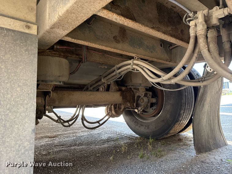 image for item EJ4688 2005 Merritt  livestock trailer