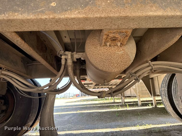 image for item EJ4688 2005 Merritt  livestock trailer